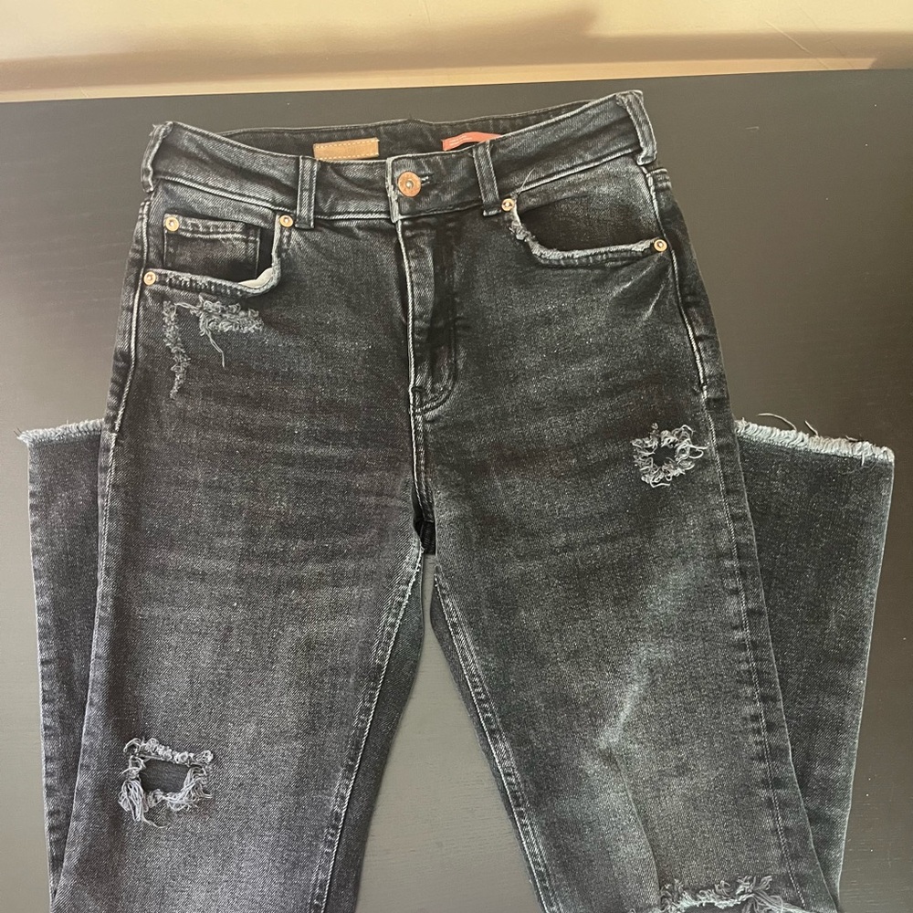 Anthropologie Jeans 26 Women’s Pilcro Vintage straight Black Wash Raw Hem Denim